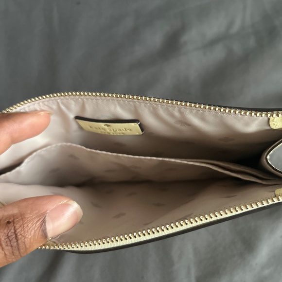 Kate spade wristlet like new - Picture 3 of 4